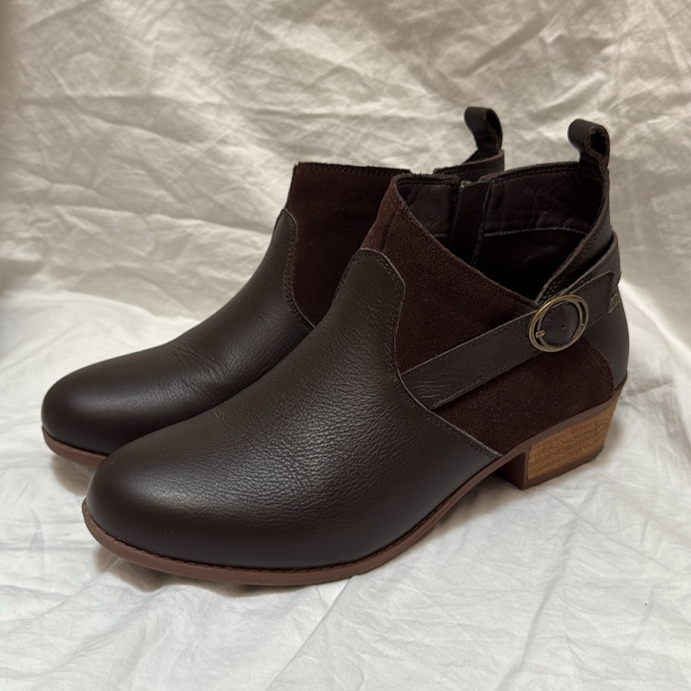 Women’s Skechers Air-Cooled Arch Fit Lasso dark brown ankle booties. Size 9.5 - Picture 4 of 14